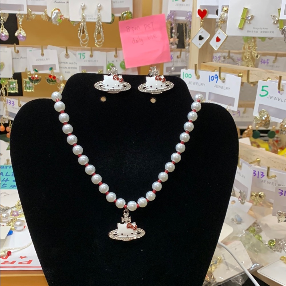 Hello Kitty set Elegant Silver and White Pearl Necklace Set